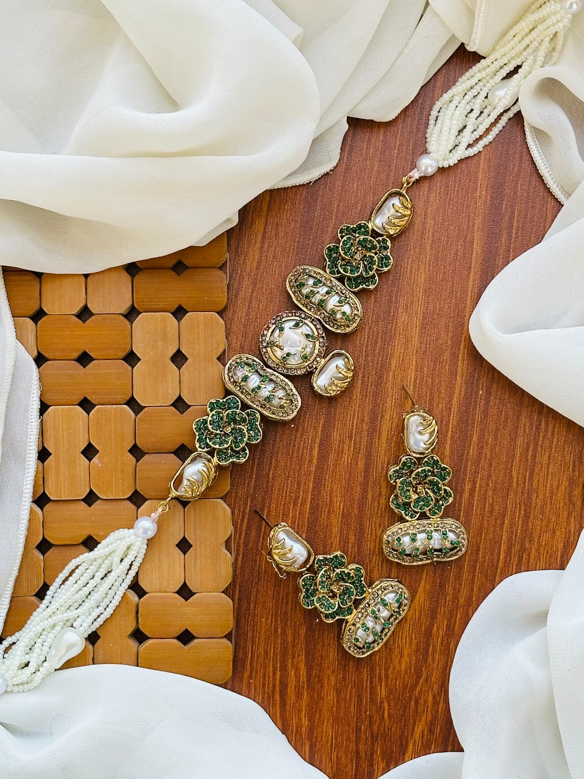 Casual Wear-Royal Emerald & Pearl Jewelry Set
