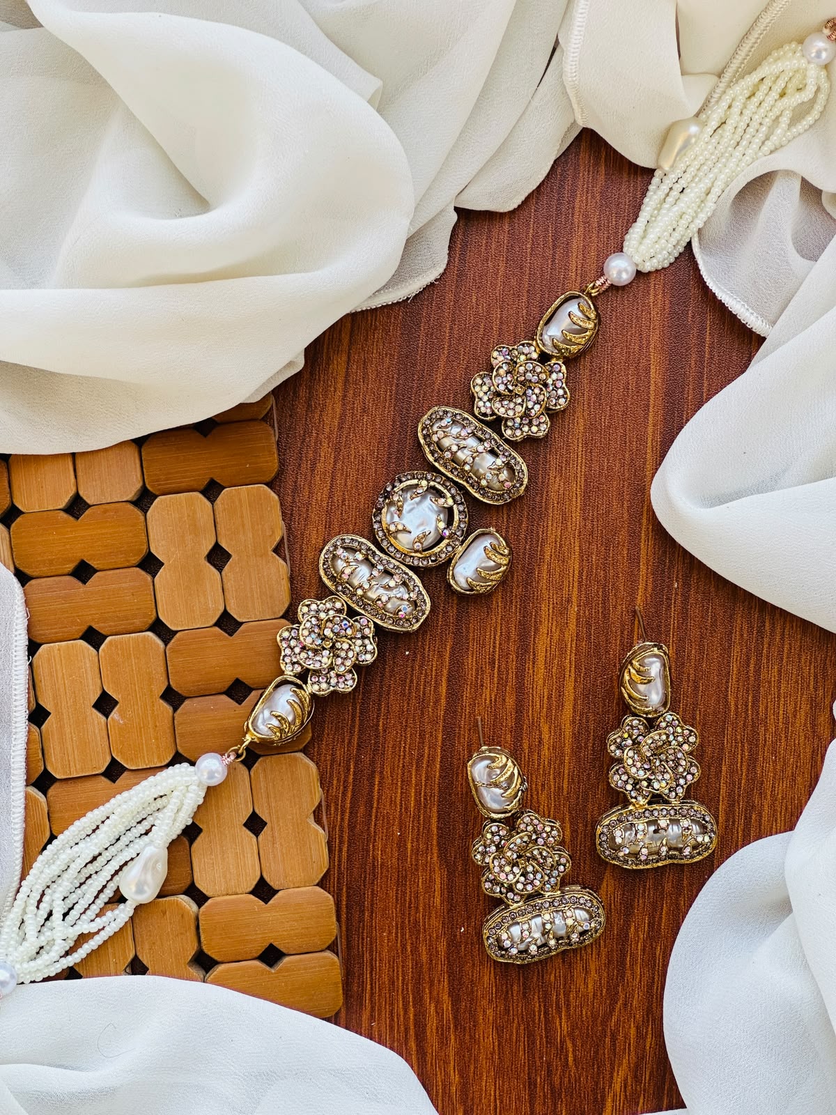 Casual Wear-Emerald and Pearl Jewelry Set